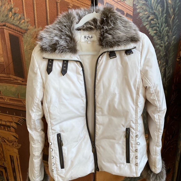 Talk of the Walk Jackets & Blazers - Talk of the walk white polyester & down jacket